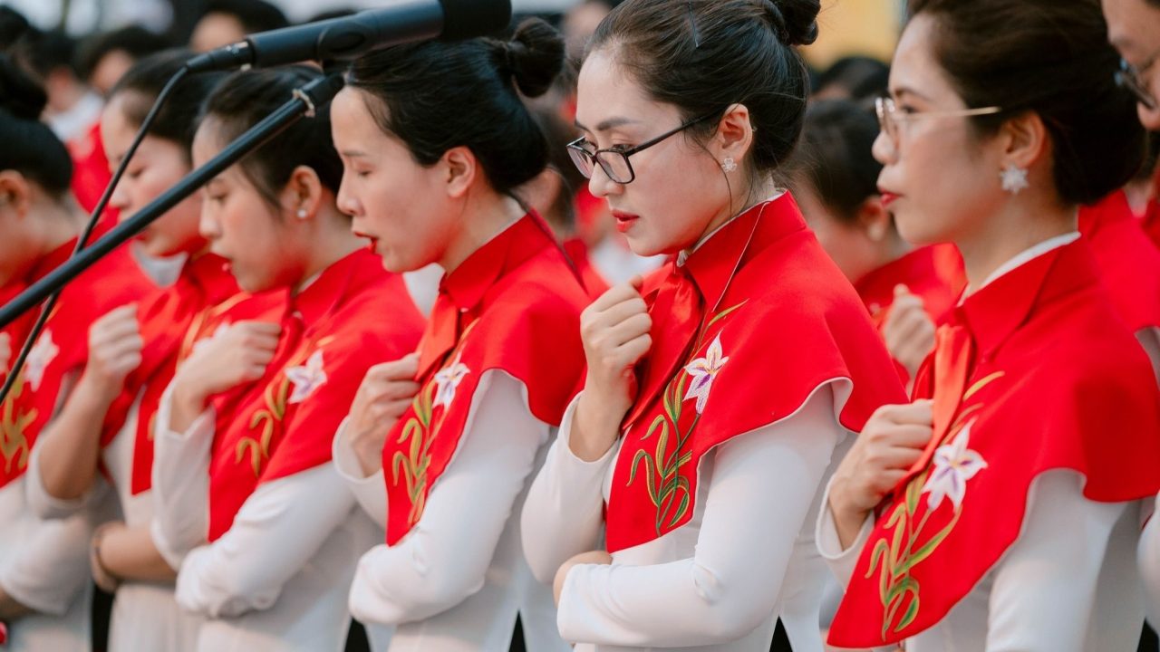 Có bắt buộc phải đấm ngực mỗi khi đọc kinh Thú nhận không?