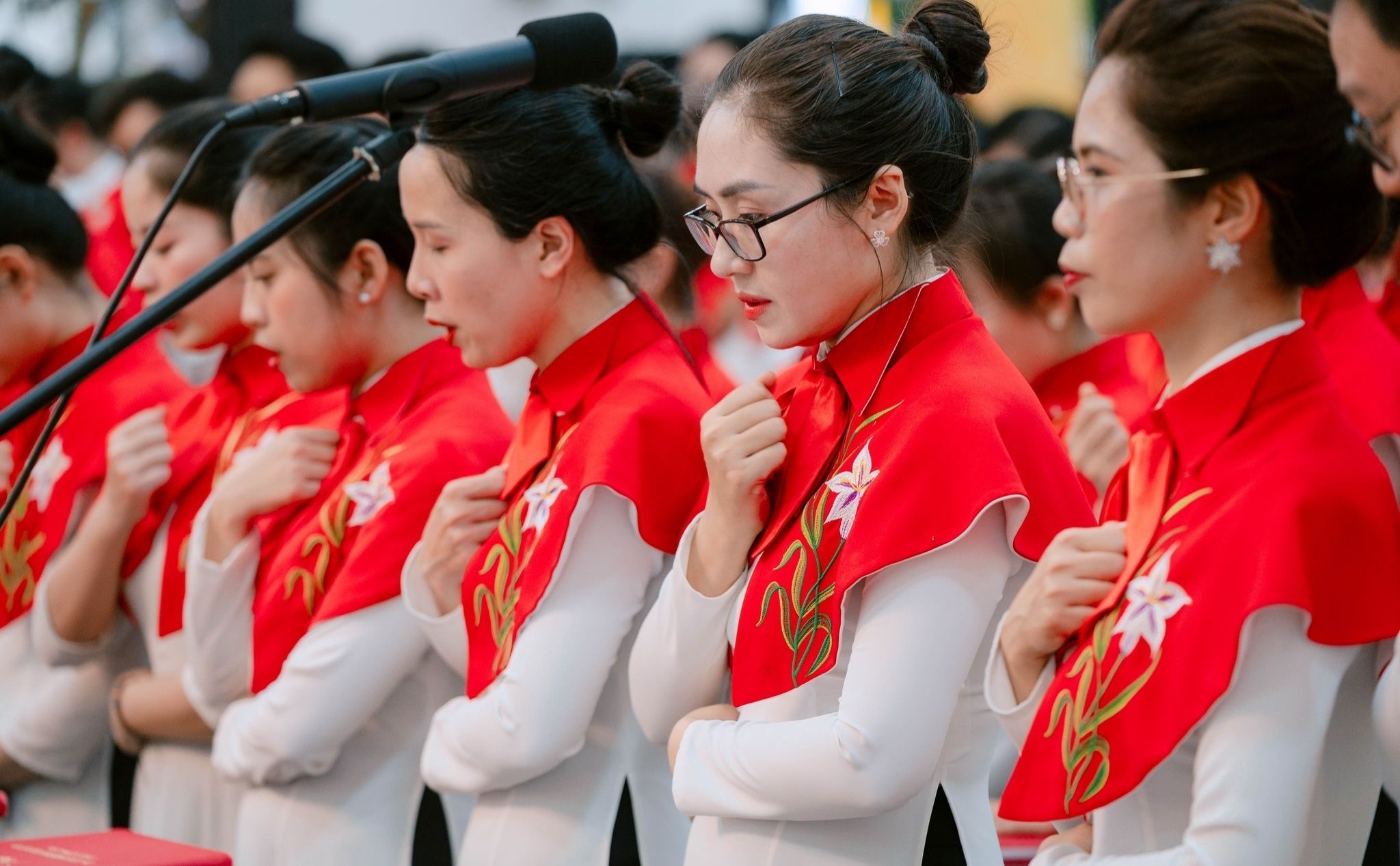 Có bắt buộc phải đấm ngực mỗi khi đọc kinh Thú nhận không?