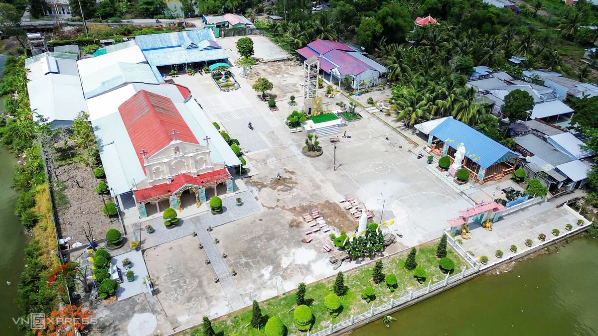 Nhà thờ Khúc Tréo – nơi an nghỉ đầu tiên của Cha Fx. Trương Bửu Diệp