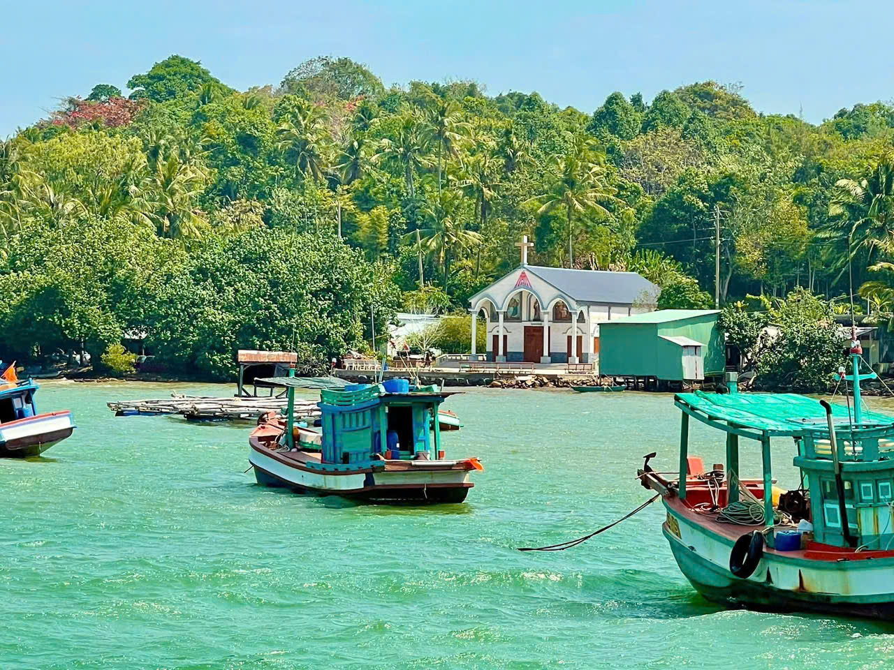 Những ngôi nhà thờ ở xa tổ quốc nhất