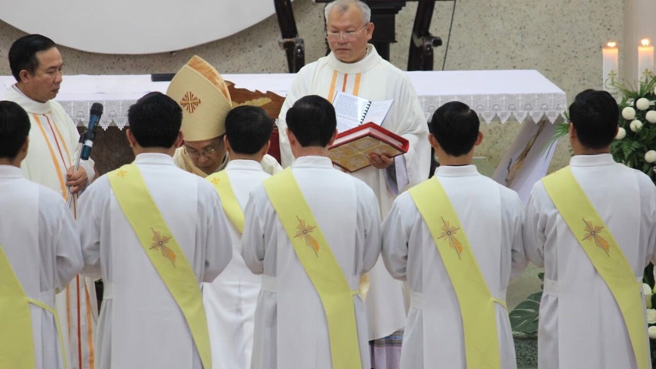 Sự cứng đầu của một số giáo sĩ Việt Nam trong dòng lịch sử