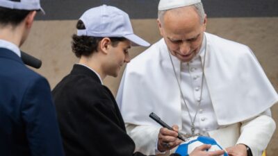 Đức Lêô XIV vẫn giữ căn tính Robert Francis Prevost